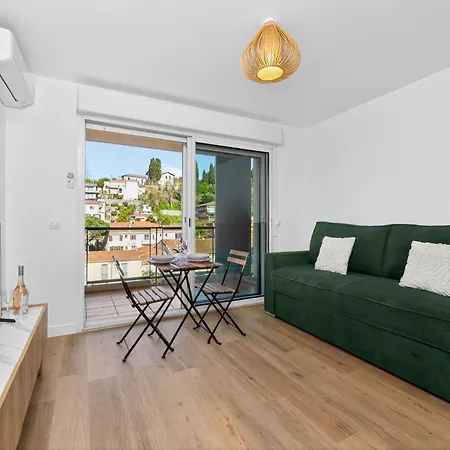 Dans Le Centre De Avec Balcon Et Clim Appartement *