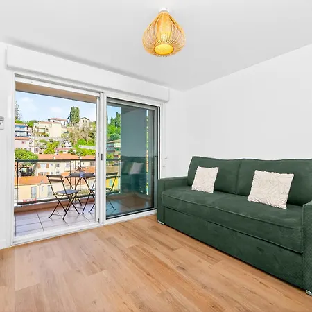Appartement Dans Le Centre De Avec Balcon Et Clim Menton