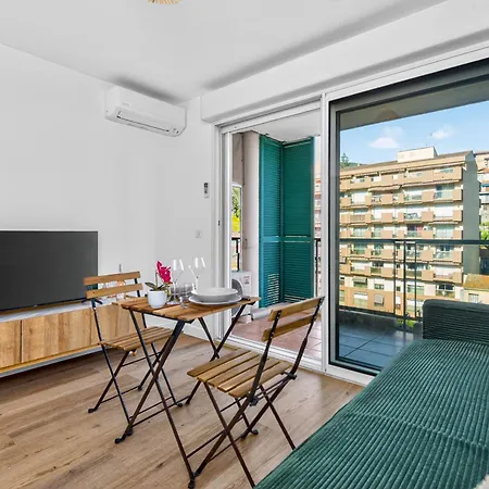 Appartement Dans Le Centre De Avec Balcon Et Clim Menton