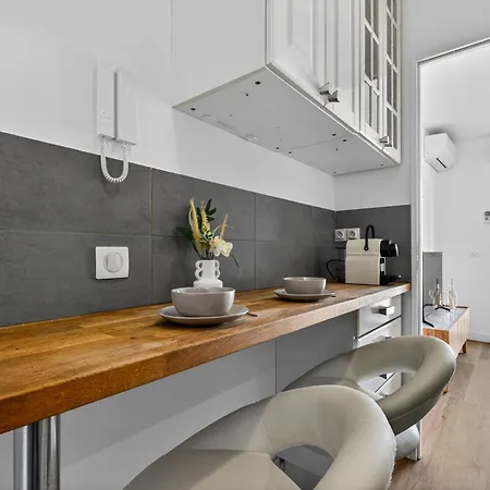 Appartement Dans Le Centre De Avec Balcon Et Clim Menton