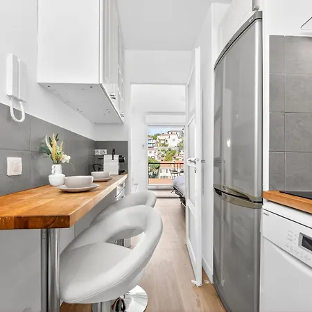 Apartamento Dans Le Centre De Avec Balcon Et Clim *