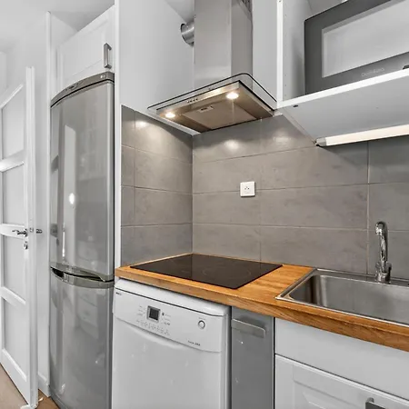 Appartement Dans Le Centre De Avec Balcon Et Clim *