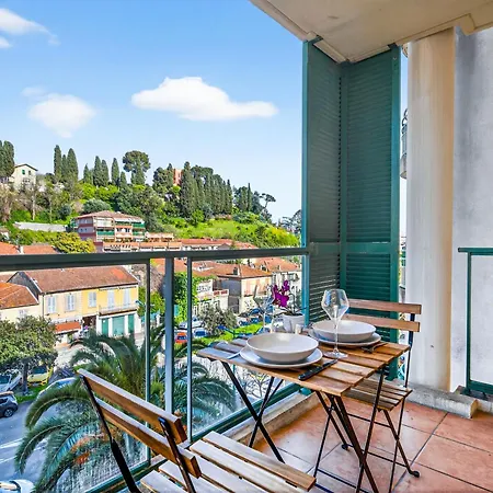Dans Le Centre De Avec Balcon Et Clim * Menton